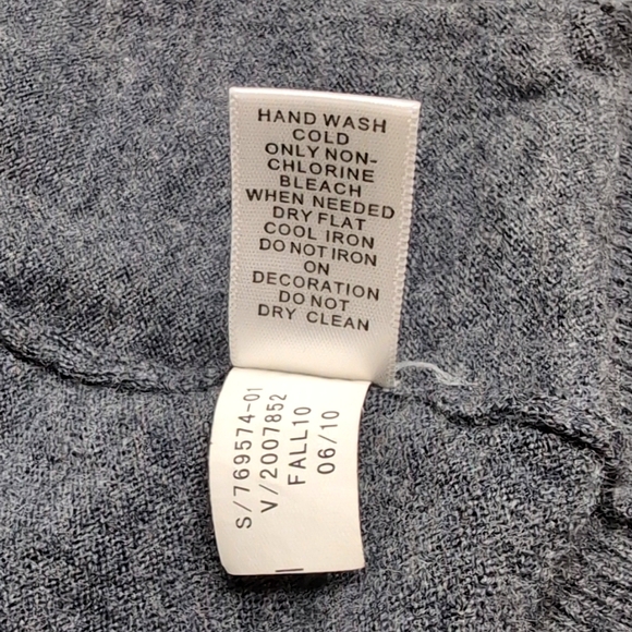 Banana Republic Extra Fine Merino Cardigan Gray Size Medium - Picture 8 of 12